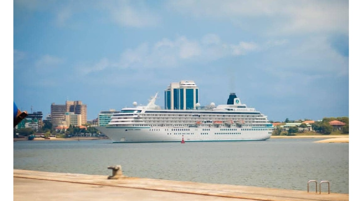 MAKUMBUSHO YA TAIFA LA TANZANIA YAPOKEA WATALII WA MELI YA KIFAHARI SEVEN SEAS VOYAGER